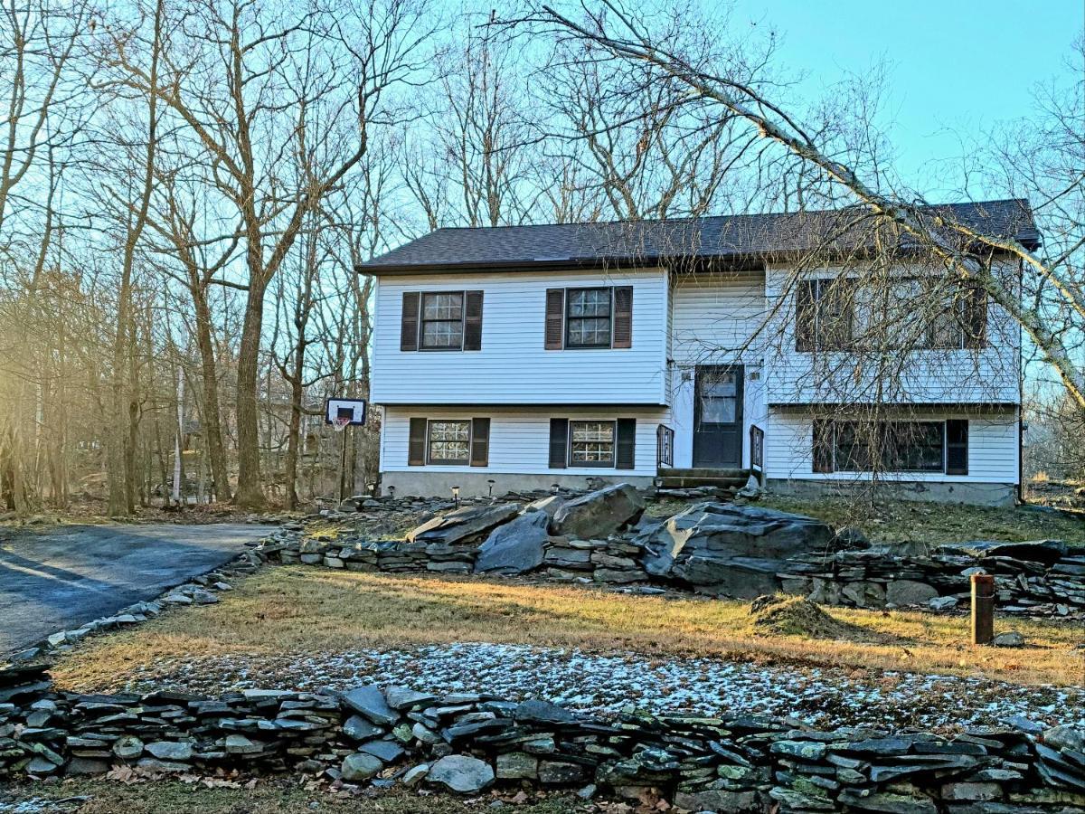 The Pocono'S Retreat With A Gameroom, Firepit, And Lake Бушкилл Экстерьер фото