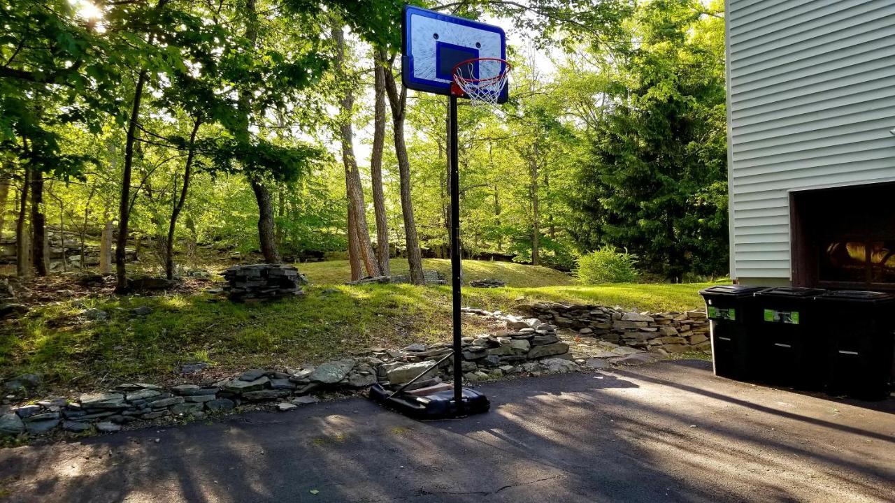The Pocono'S Retreat With A Gameroom, Firepit, And Lake Бушкилл Экстерьер фото